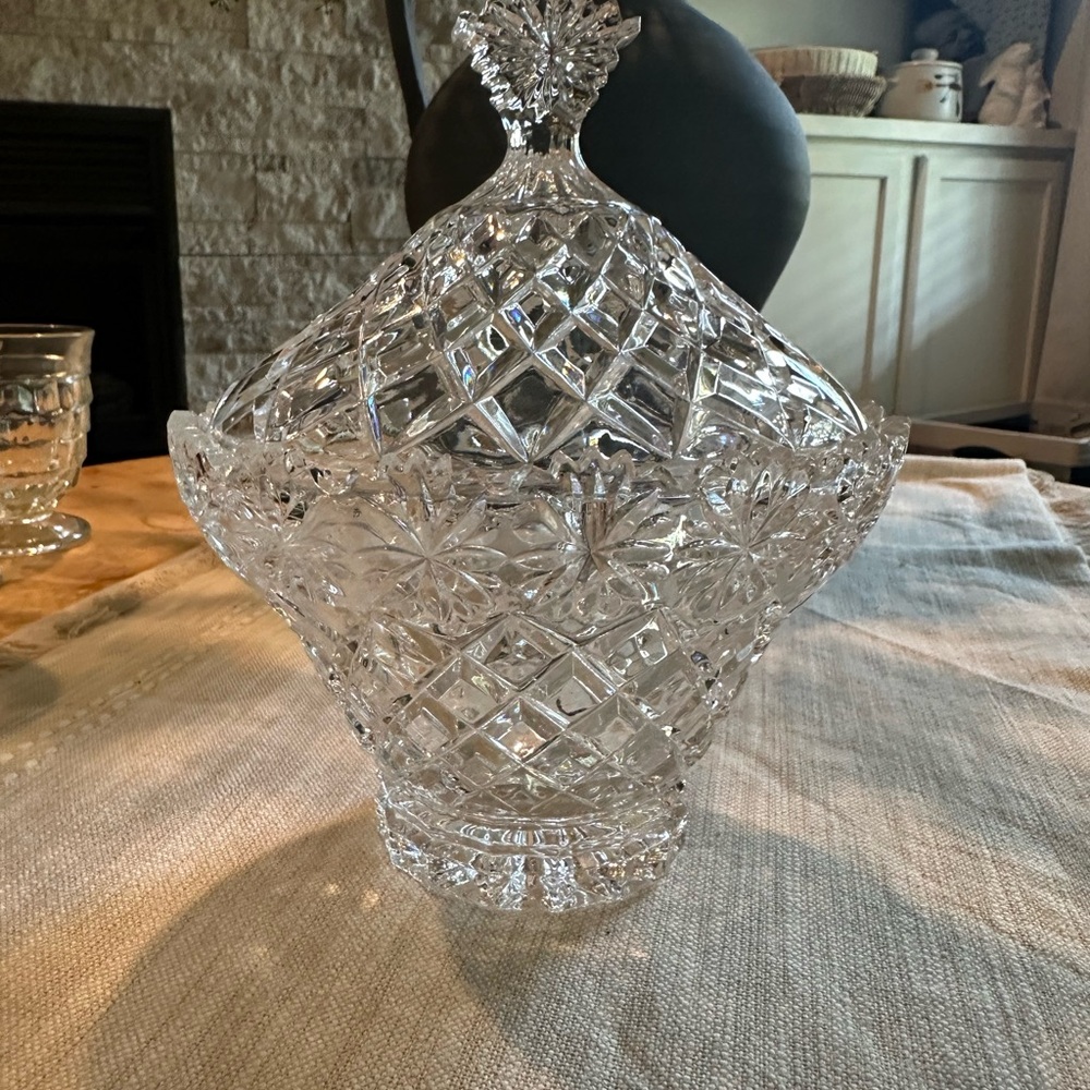 Elegant Crystal Decorative Bowl
